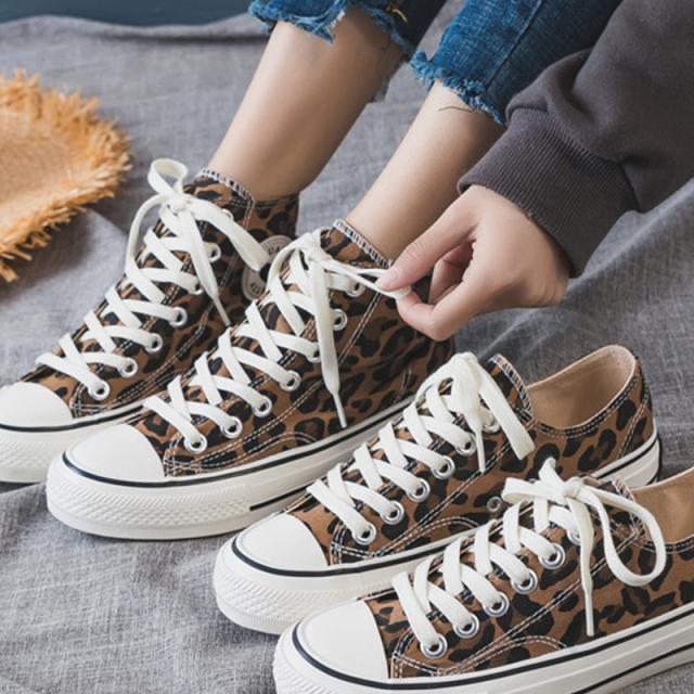 モダンファッションスタイル ベスト50 冬 スニーカー 暖かい レディース